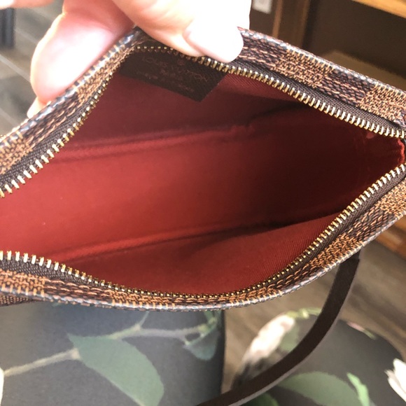 AUTH Louis Vuitton Truth & DUSTBAG🌺LIKE NEW COND - Picture 8 of 8